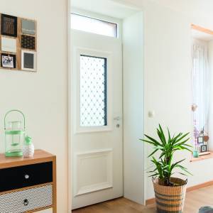 Portes d'entrée Ligne Divine chez Le Store Niortais de Art et Fenêtres